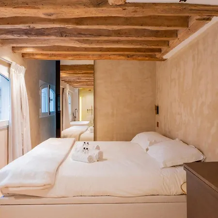 De Luxe Et De Gamme Au Cœur De